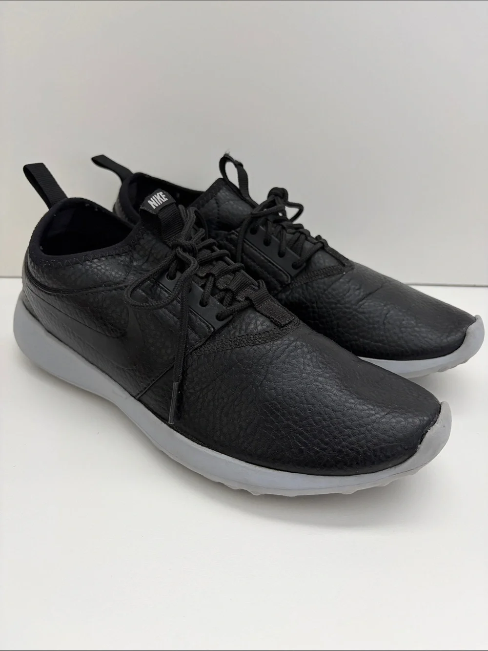 Nike Juvenate Black Pebble Leather Women's Running Shoes Size 10 Gray Sole